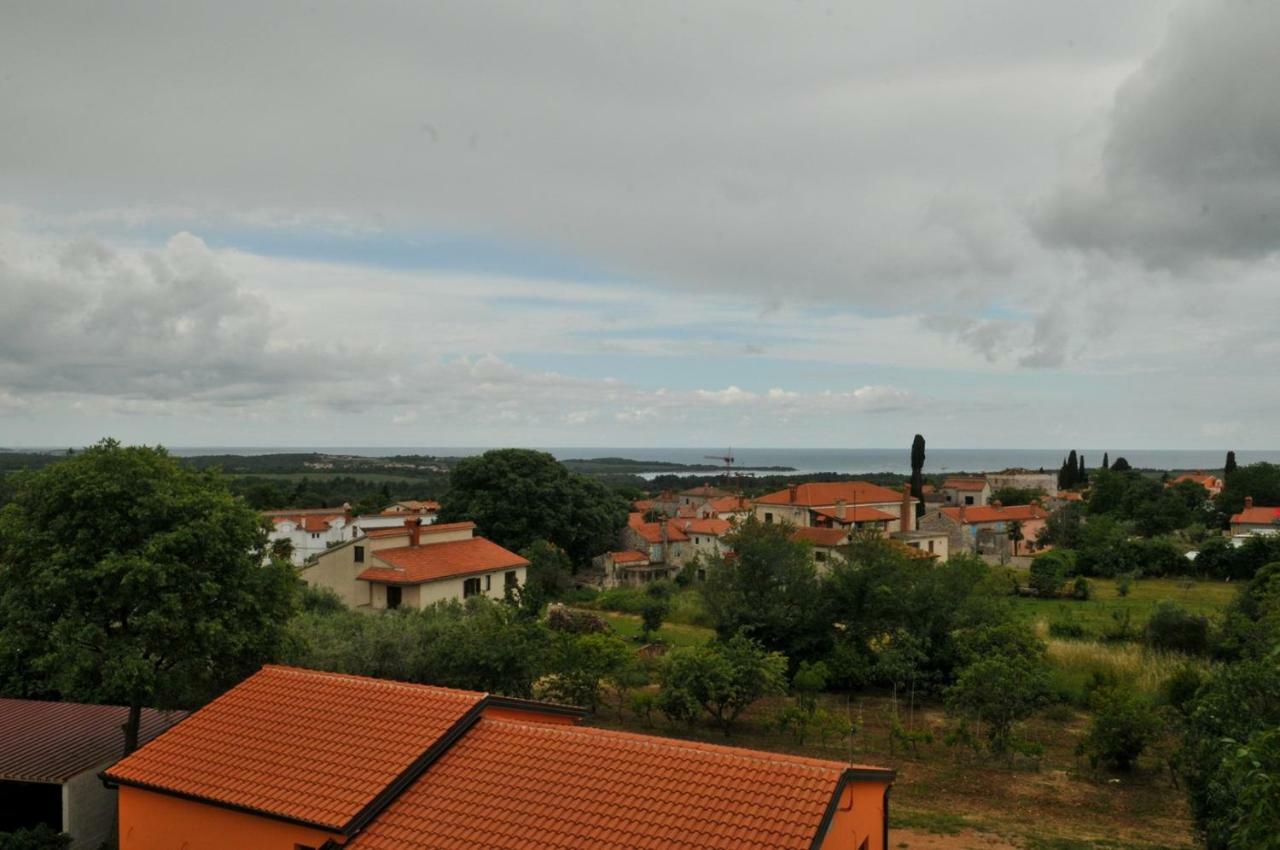 ホテル Haus Liliana Tar-Vabriga エクステリア 写真