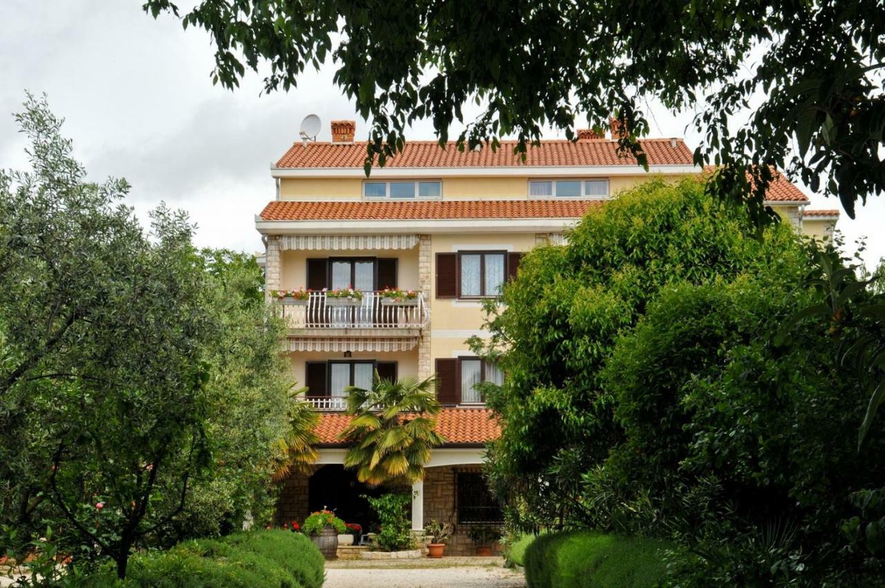 ホテル Haus Liliana Tar-Vabriga エクステリア 写真